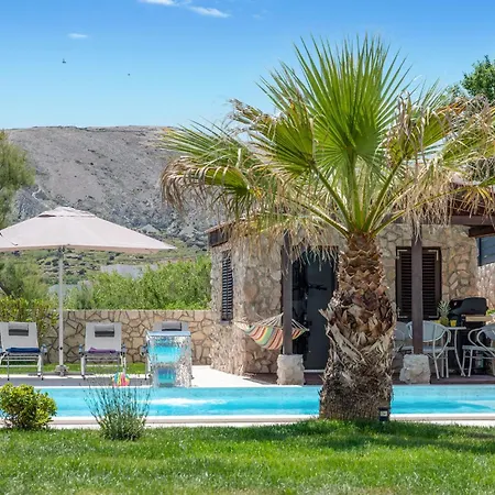 펜션 Beautiful Home In Pag *