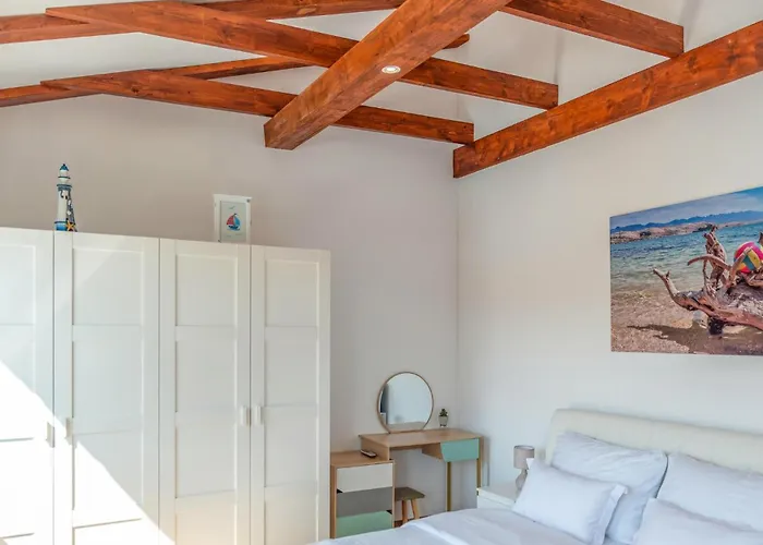 Beautiful Home In Pag 펜션