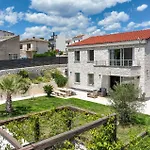 Tatil Evi Beautiful Home In Pag Pag Town