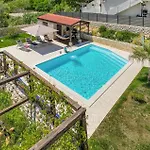 Tatil Evi Beautiful Home In Pag *