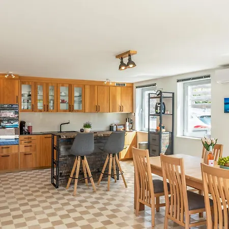 Beautiful Home In Pag * Pag Town