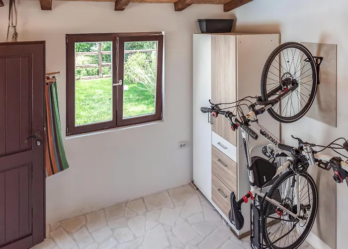 Beautiful Home In Pag Vikendica *