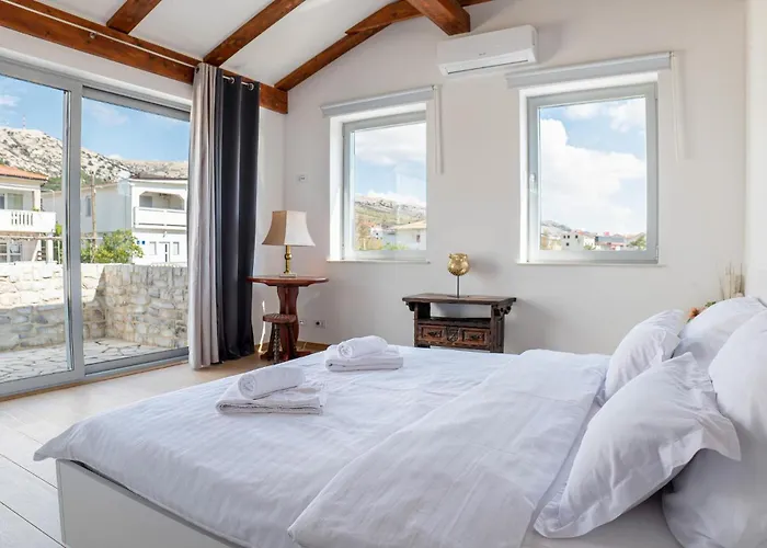 Vikendica Beautiful Home In Pag