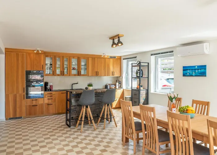 Beautiful Home In Pag * Pag Town