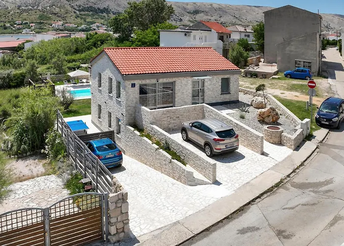Vikendica Beautiful Home In Pag