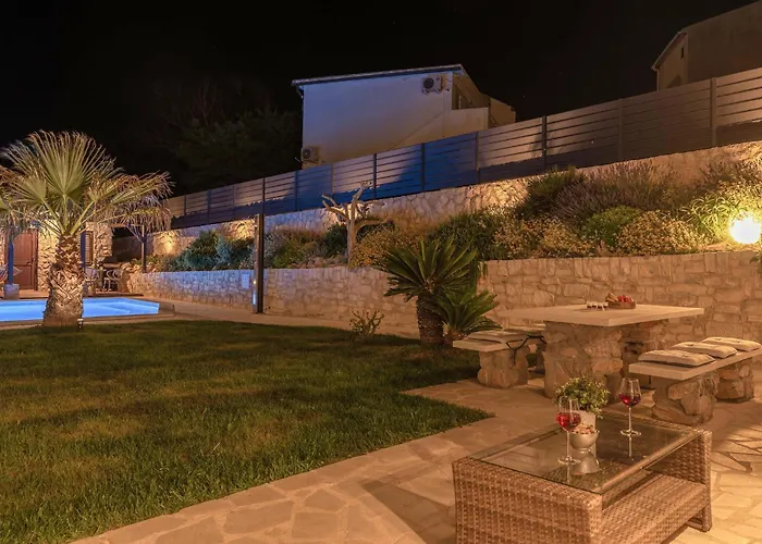 Beautiful Home In Pag Vikendica *