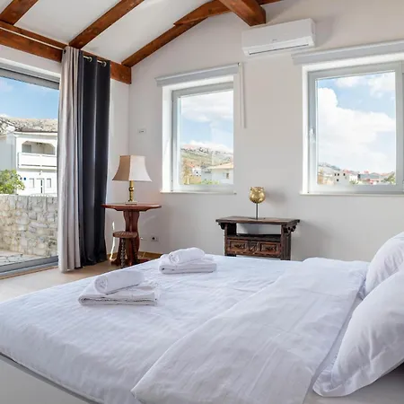 בית נופש Beautiful Home In Pag
