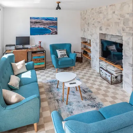 Beautiful Home In Pag * פג